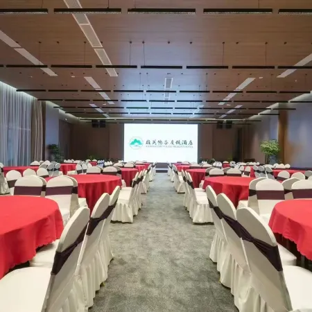 Jianmenguan Xiongguan Yougu Resort Hotel