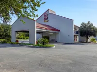 Red Roof Plus+ Mt Pleasant - Patriots Point Hotels in Mount Pleasant
