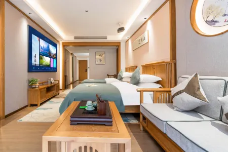 Beautiful Scenery Courtyard Riverside Homestay