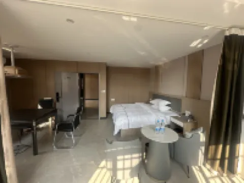 Sihui Boju Light Luxury Apartment (Longwan Market)