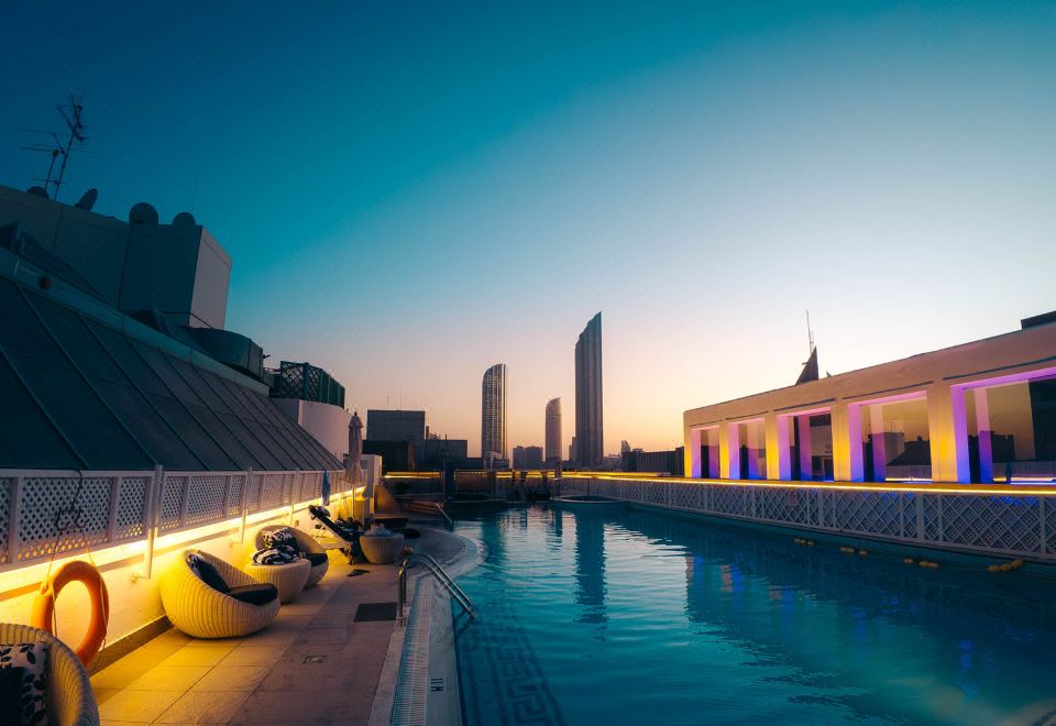 2. 크라운 플라자 ..