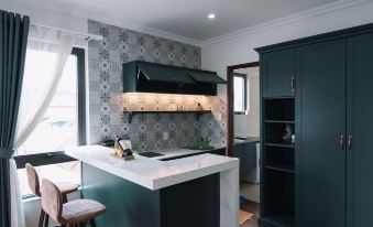 N Queen Apartment Hotel