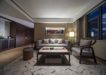 QIANNA HOTEL(Luoyang Guohua Road Metro Station Branch) Отели рядом с Аэропорт Люян