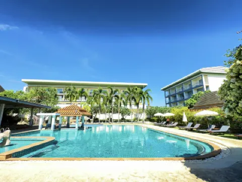 Blue Beach Grand Resort and Spa Hotel berhampiran Phuket Chalong Muay Thai Gym