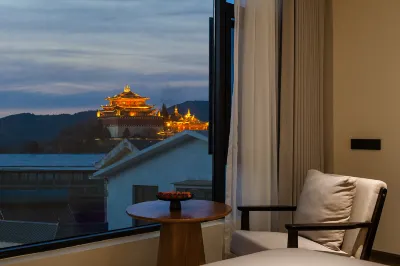 Fanpu Shanju · Oxygen Scenic View Giant Screen Hotel (Shangri-La Dukezong Ancient City) โรงแรมใกล้จตุรัสมูนไลท์