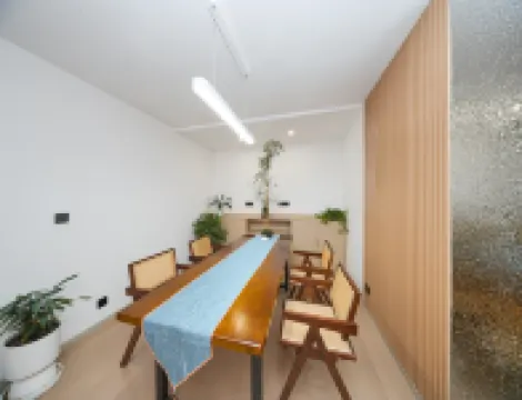 Jingzu E-Sports Hotel (Laizhou Bus Station)