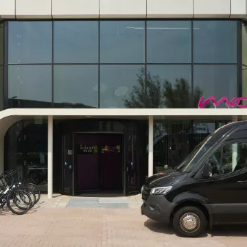 Moxy Amsterdam Schiphol Airport Отели в г. Хофддорп