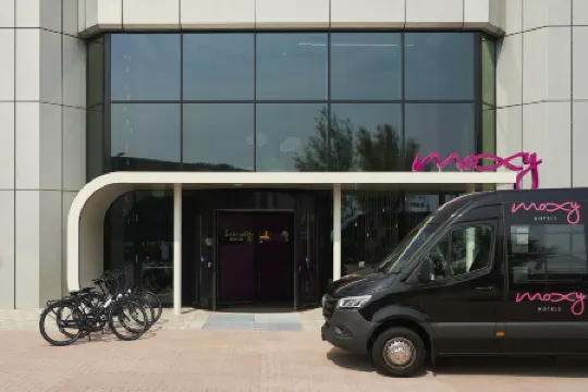 Moxy Amsterdam Schiphol Airport
