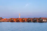 METO Antarctic Sea Resort Water House Hotels near Jiaowei Corner Beacon