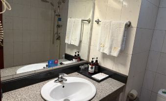 Guazhou Yulin Express Hotel