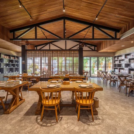 Taoshe Resort Hotel (People's Square Taoyangli Scenic Area Branch)