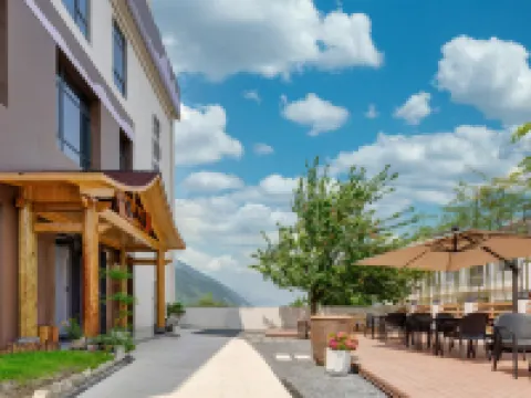 Jian Shan Xi Mei Su (Huashan Tourist Center Store) Hotels in Huayin