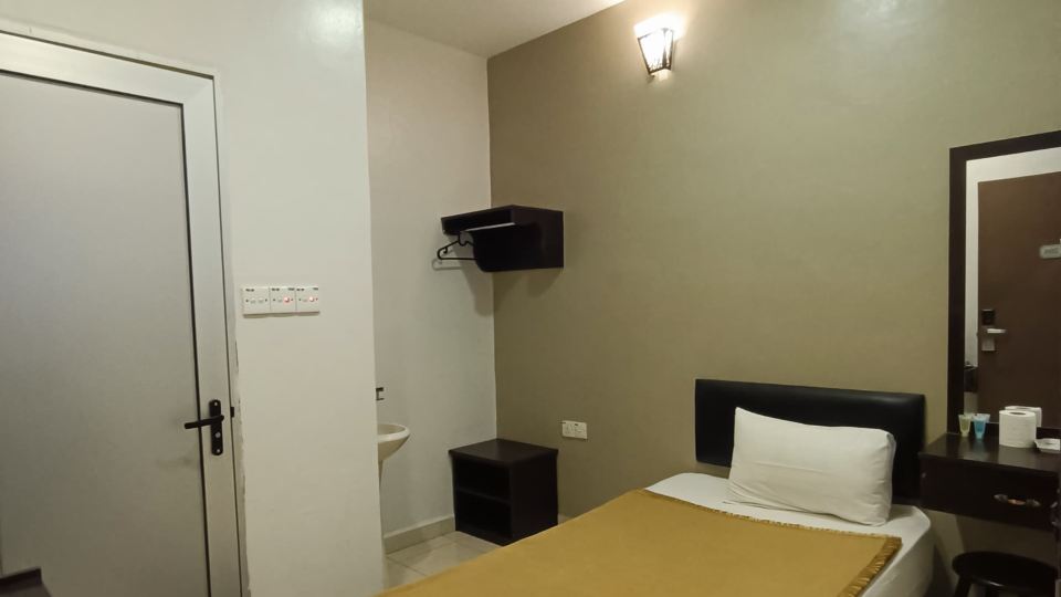 CK HOTEL, LUMUT
