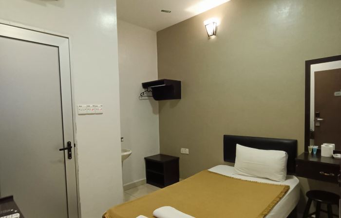 CK HOTEL, LUMUT