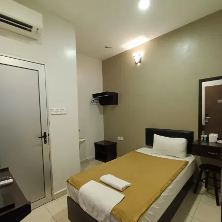 CK HOTEL, LUMUT