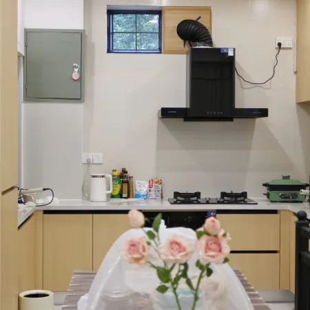 Beige Homestay (Yining Airport Railway Station)