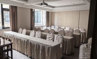 Carlos Hotel (Qingtian high speed railway station store)