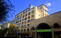 Beherre Semi-Moon Bay Hotels near Banyue Wan Beach