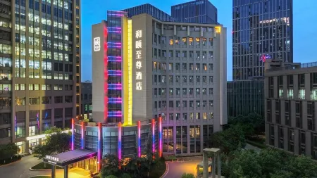 Yitel Premium (Xi'an High-tech Zone Jinye Road) Отели рядом с достопримечательностью «Sakura Square»