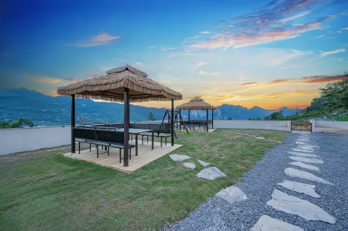 Zhanluan Yishe Guesthouse (Enshi Grand Canyon Tourist Pick-up Point Branch)