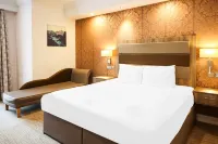 OYO Tong Park Hotel Hotels near Jami'ah-tul-Madinah Islamic University | Dawat-e-Islami UK