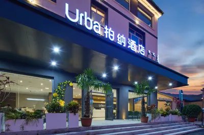 Bernard Hotel (Ulanbutong Grassland Scenic Area Store)