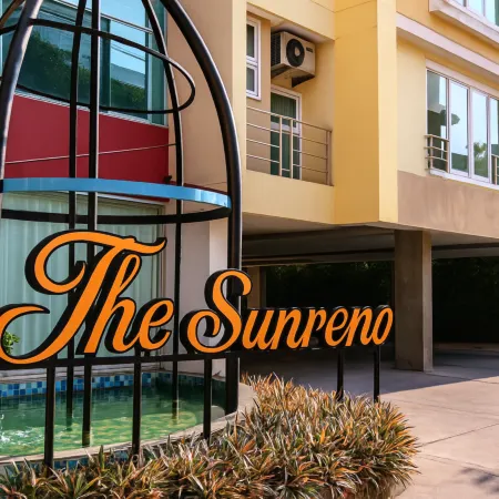 The Sunreno Hotel Bangkok Отели рядом с достопримечательностью «Asiatique - Набережная»