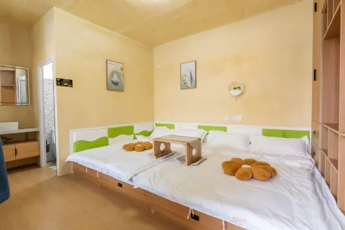 Yijia Courtyard Homestay