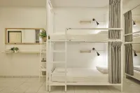 Sleepy Nomad Hostel - Hostels