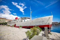 Botel Marina Hotels in 