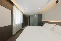 Yunshang Siji Hotel (Huichun Shopping Center Seafood Street Store)