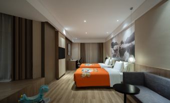 Nanning Qinxiu Nanhu Metro Station Atour Hotel