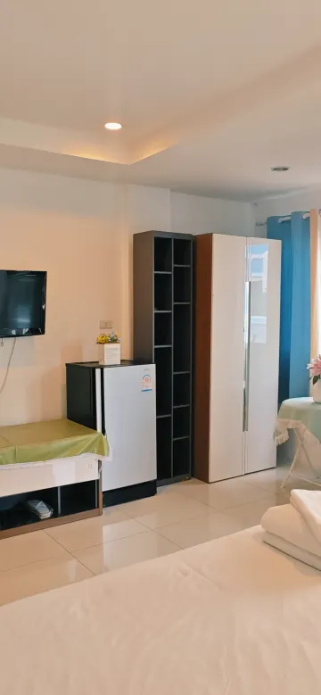 ห้องเตียงควีนพร้อมระเบียงส่วนกลาง