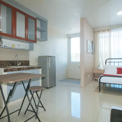 RedDoorz @ Yssa Ademar near Robinsons Jaro โรงแรมใกล้เนลลี่ การ์เด้น