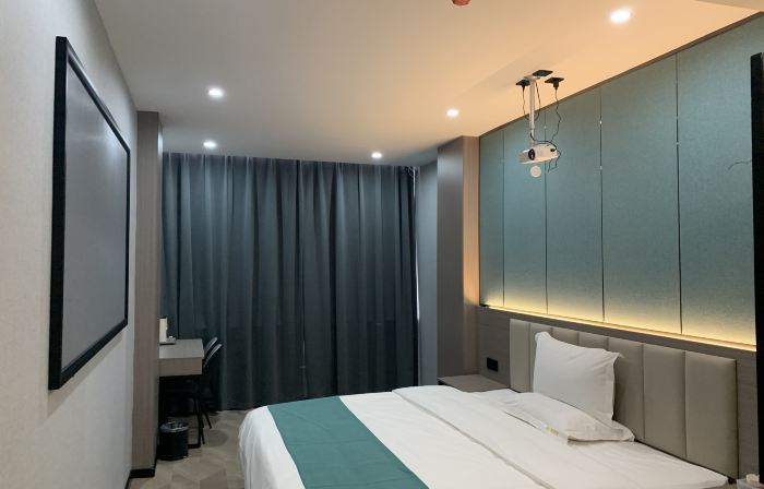 Home Inn Huayi Select Hotel (Lüliang Wenshui Station Branch