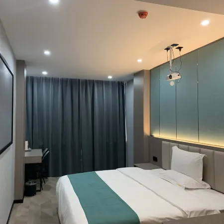 Home Inn Huayi Select Hotel (Lüliang Wenshui Station Branch