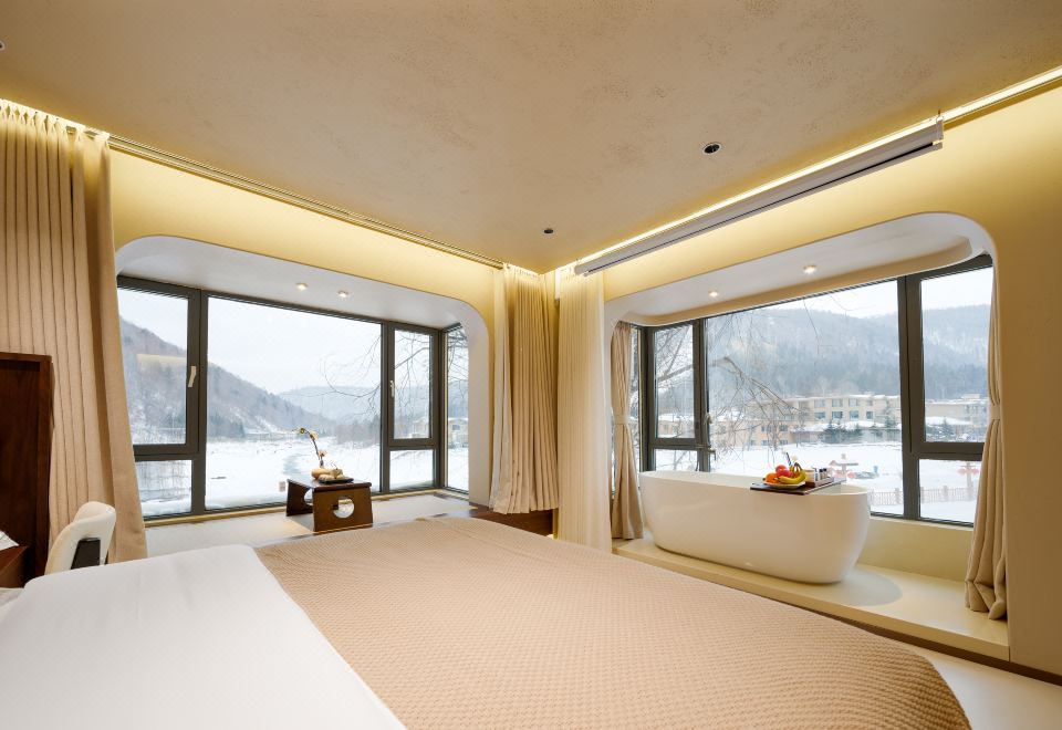 Snow Resort Riverside Xi'an Riverside Scenic Resort Hotel(Snow village)(熹岸·河畔观景度假酒店(雪乡景区店 ...