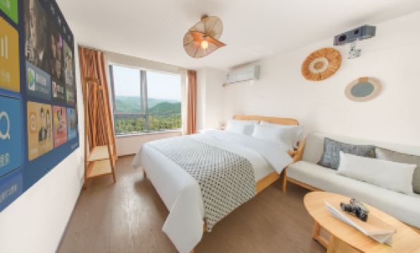 Tongying Yunqi Cinema Apartment