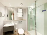 ثيسل لندن بارك لين Hotels near منزل أبسلي