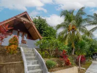 陽光格蕾絲佩尼達小屋 阿杜海灘（Atuh Beach）附近的飯店