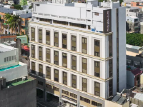 융 러 루캉, 트리뷰트 포트폴리오 호텔 루강 주변 호텔