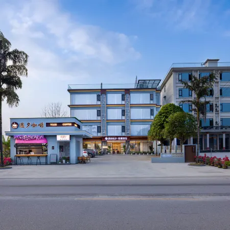 Yuni Zhenxi Light Luxury Hotel (Yulong River Scenic Area Jinlong Parade)