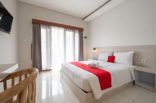 RedDoorz Plus @ Yasa’s Living Denpasar Hotels near Sidakarya
