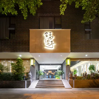 Next door Ziboutique Hotel (Chengdu Police College Subway Station) Các khách sạn gần Menghuan Island