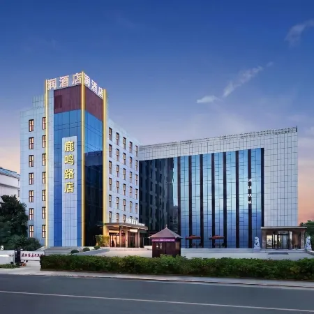 Run Hotel (Yancheng Baolong Square Luming Road)
