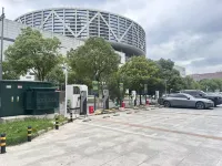 Vienna International Hotel (Yingtan Xinjiang New District Fangte Branch) - parking