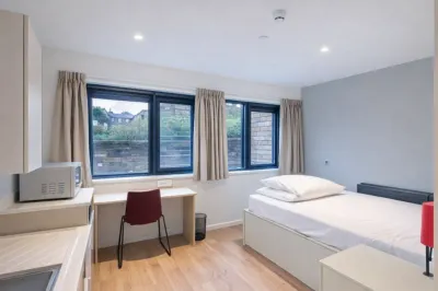Destiny - Burnet Point Hotels near Duddingston