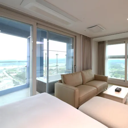 Emerson Suite Naksan