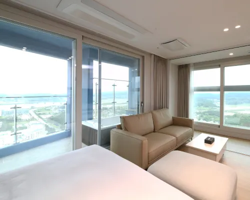 Emerson Suite Naksan