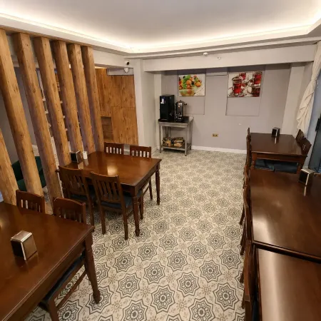 Boss to Hotel Taksim